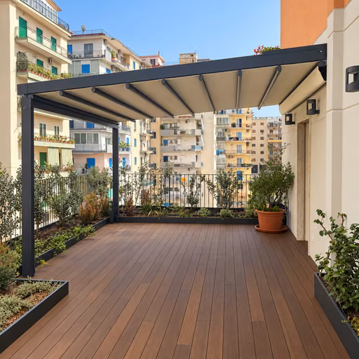 Pergotenda su terrazzo residenziale