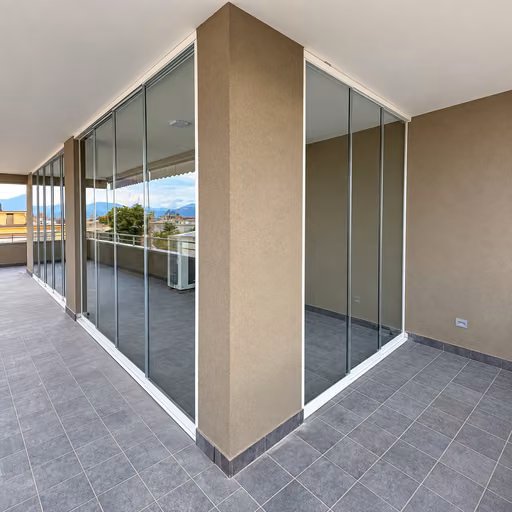 Chiusura angolare del balcone